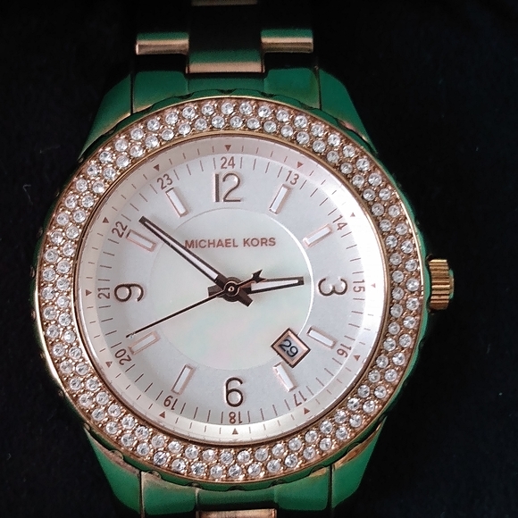 Michael Kors Rose Gold watch - Picture 5 of 13